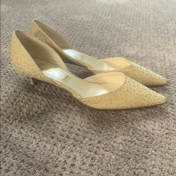 Butter Belle Pointed Toe Kitten Heel - Picture 2 of 2